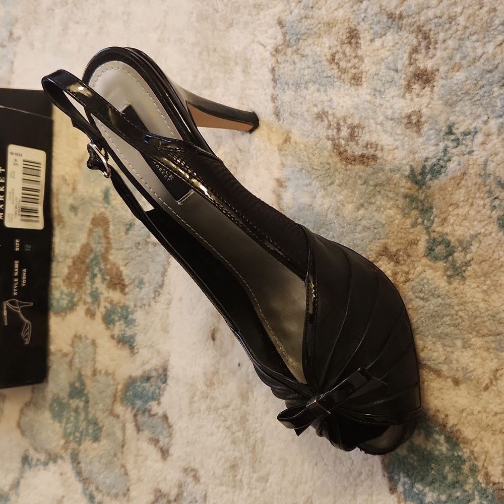 White House Black Market Antonia Heels